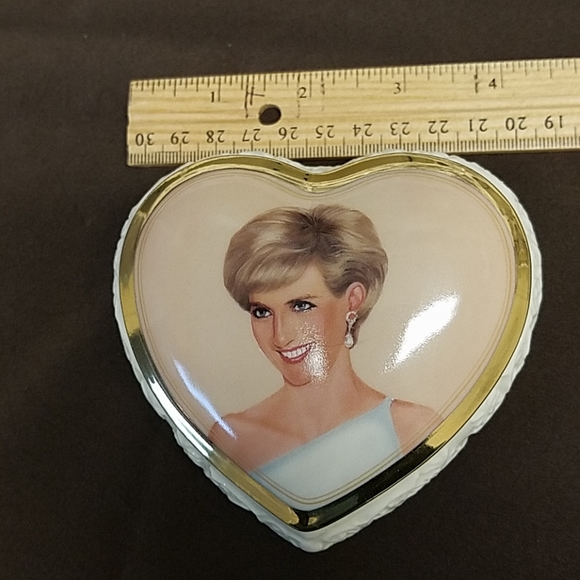 Princess Diana Music Box Collection - Picture 6 of 6